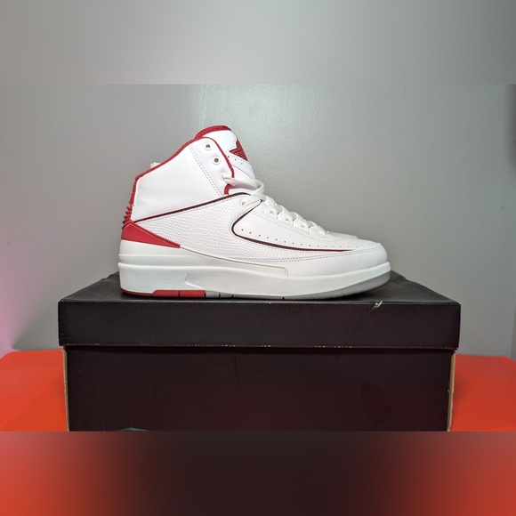 Size 9 - Jordan 2 Retro Chicago Home - Picture 1 of 8
